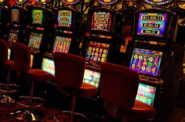 mataqq blackjack table interface with betting controls and dealer feed